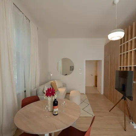 Calm&chic Near Main Train Station Apartment Bratislava