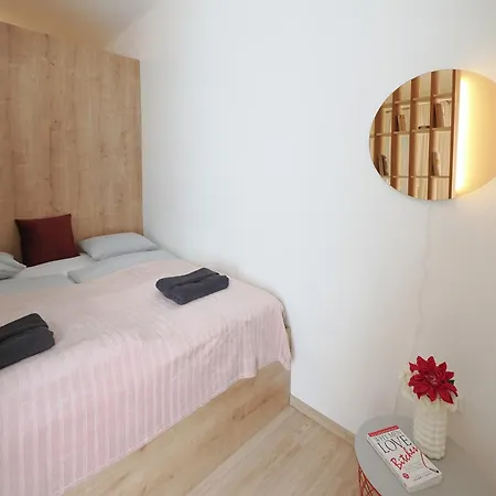 Calm&chic Near Main Train Station Apartment *