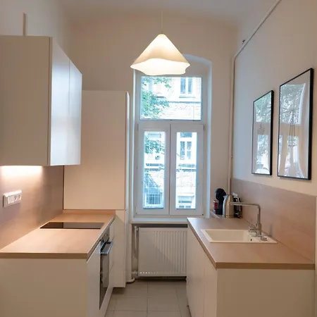 Calm&chic Near Main Train Station Apartment *